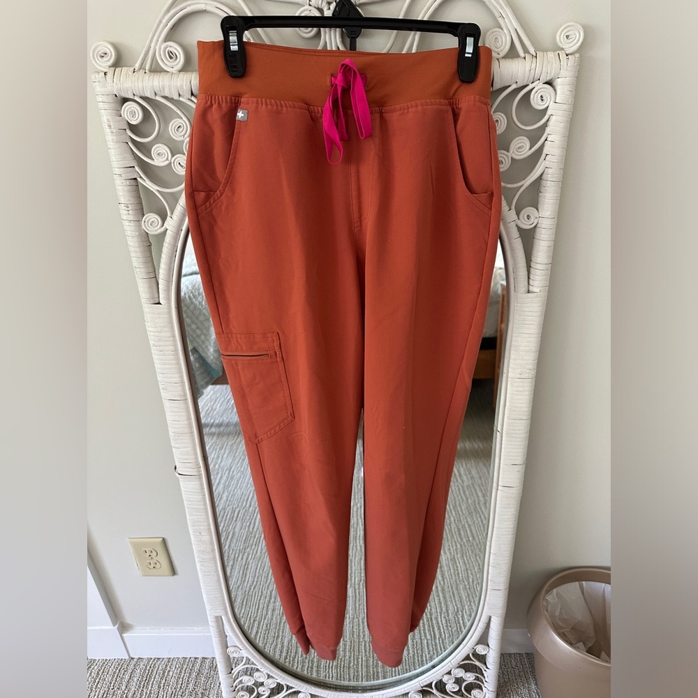 Figs HW Zamora Joggers in Terracotta